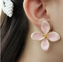 Load image into Gallery viewer, Pink Flower Earrings